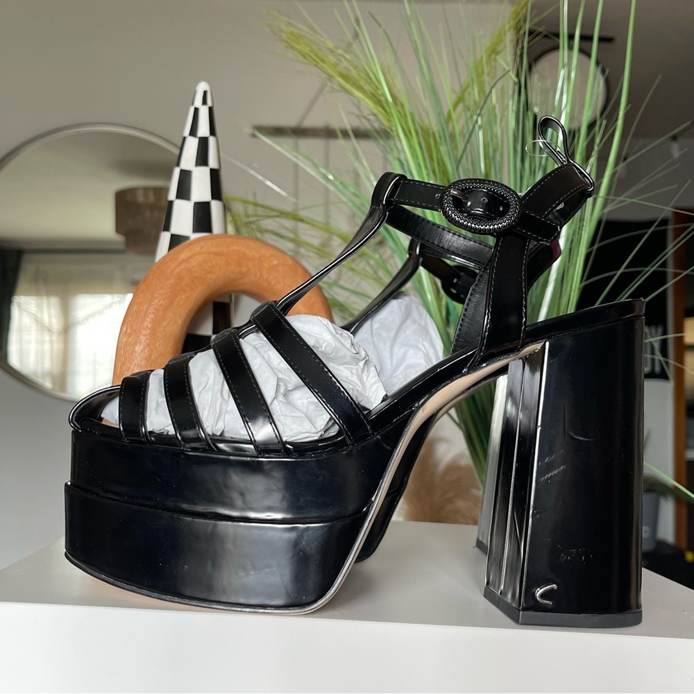 Sam Edelman
Platform Sandals - Picture 2 of 14